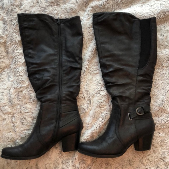 bare traps wide calf